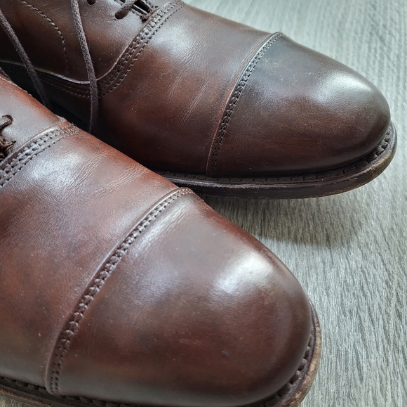 Allen Edmonds set: oxford dress shoes (Size 9A; narrow) and matching belt (34"). - Picture 14 of 14